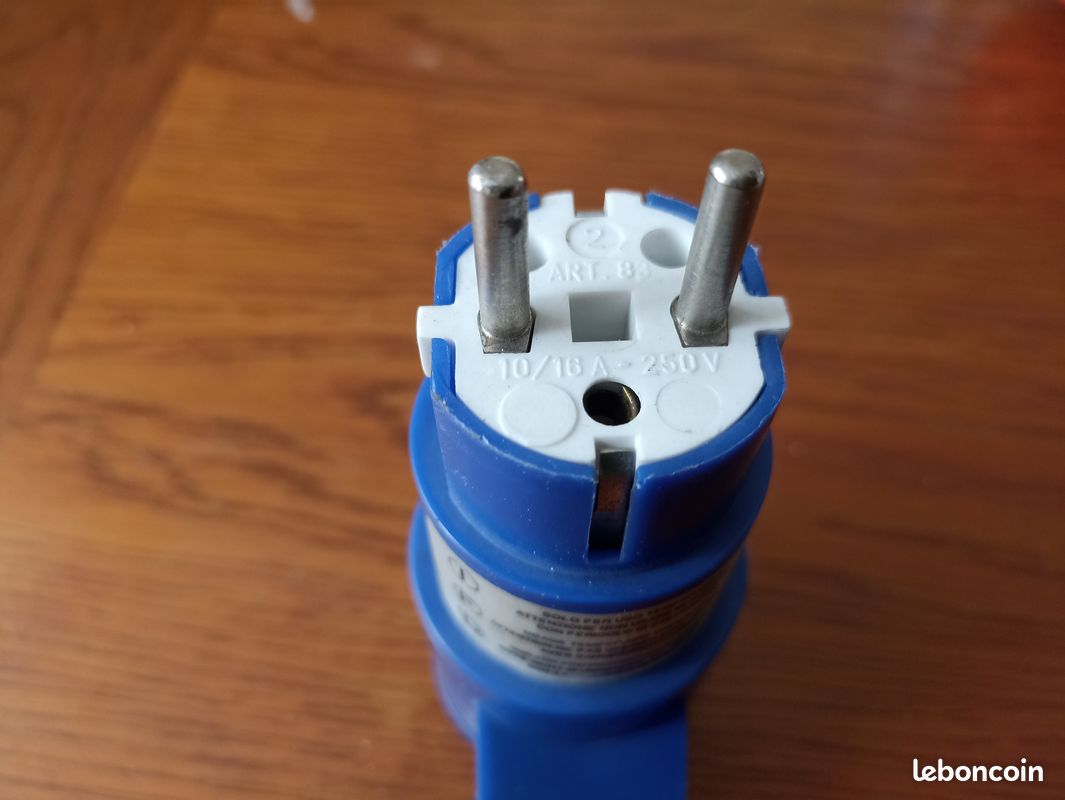 Adaptateur prise 220v - européenne (image 2)