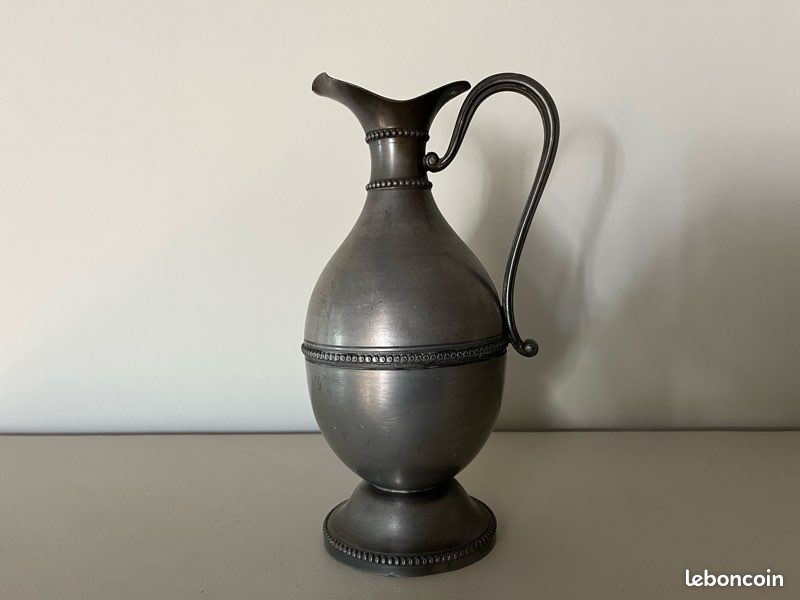 Aiguière en étain (image 1)