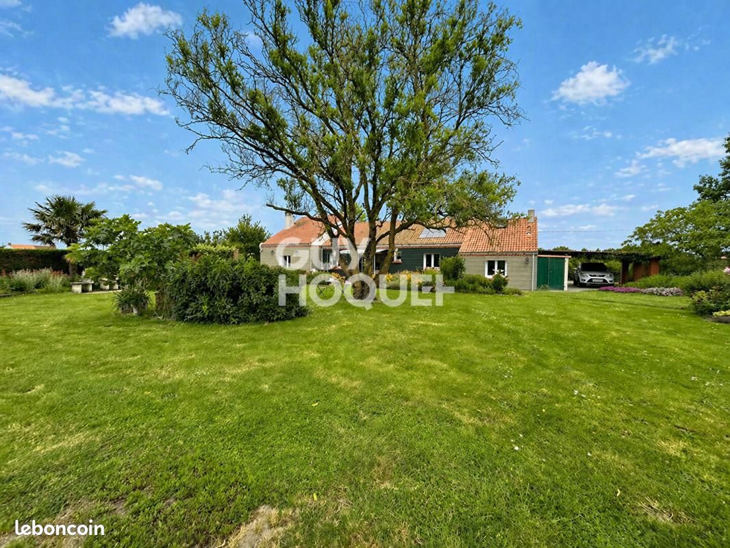 Maison 8 pièces 189 m² · à Montbert · 189 m² · 398 000 €
