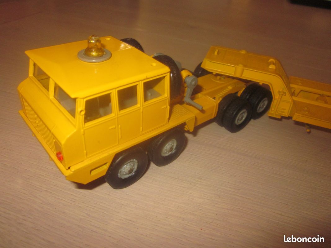 Solido - Berliet porte engins - bel état d'usage en boite , Vente aux enchères : Jouets - Trains
