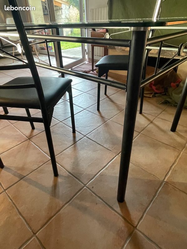 Table en verre URGENT (3 chaises offertes) 150X90X75 => 55 euros (image 5)