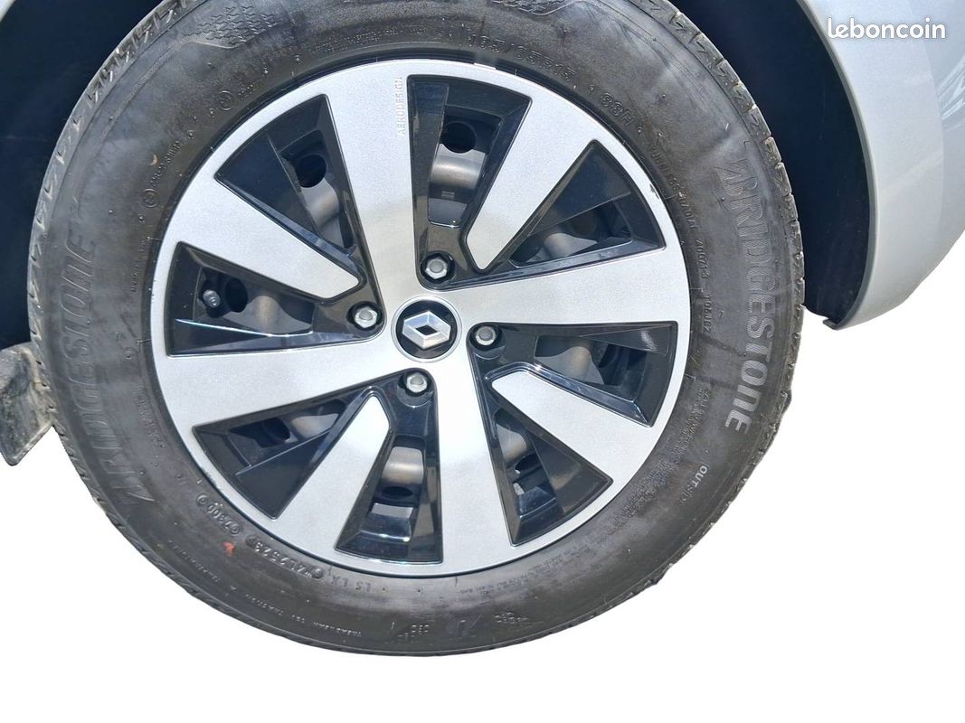 RENAULT Clio TCe 90 Equilibre (image 23)
