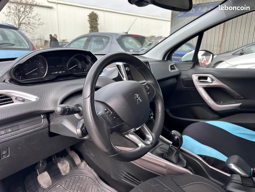 Peugeot 2008 1.2 82ch BVM5 Access (image 5)