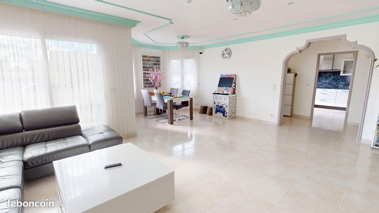 Propriété 6 pièces 143 m²