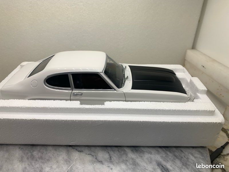 Voiture Modèle 1/18 Ford Capri Blanche - Portes Et Coffre Ouvrants, Métal