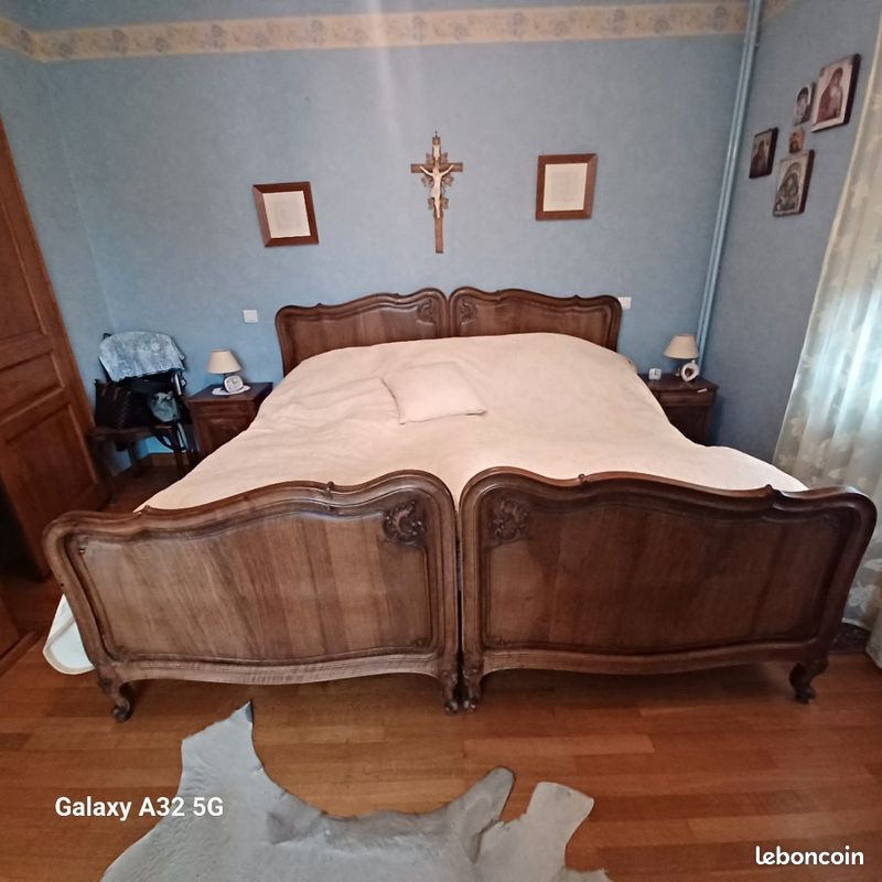 Lit et table de nuit (image 1)