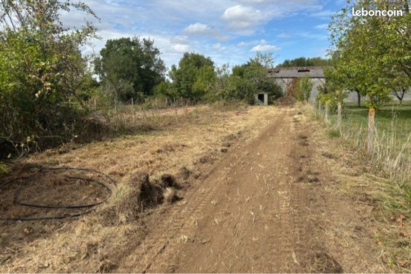 Terrain de 1000 m2 constructible à Tournay 8 min de SURGERES · à Surgères · 22 000 €