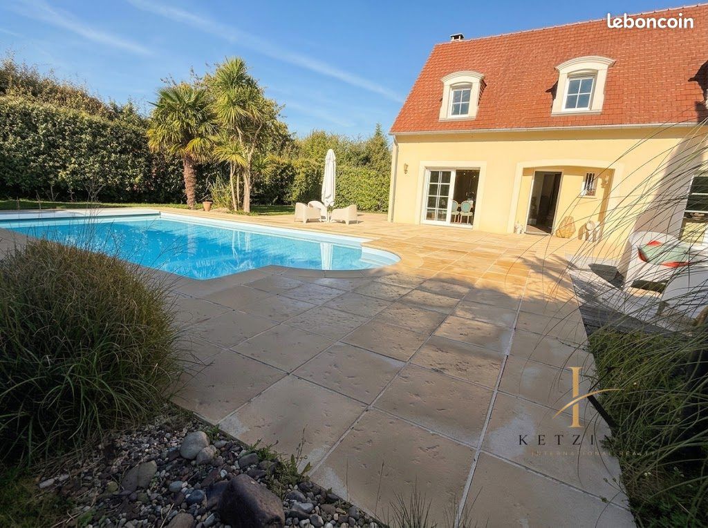 Maison 5 pièces 183 m² · à Moulins-en-Bessin · 183 m² · 545 000 €