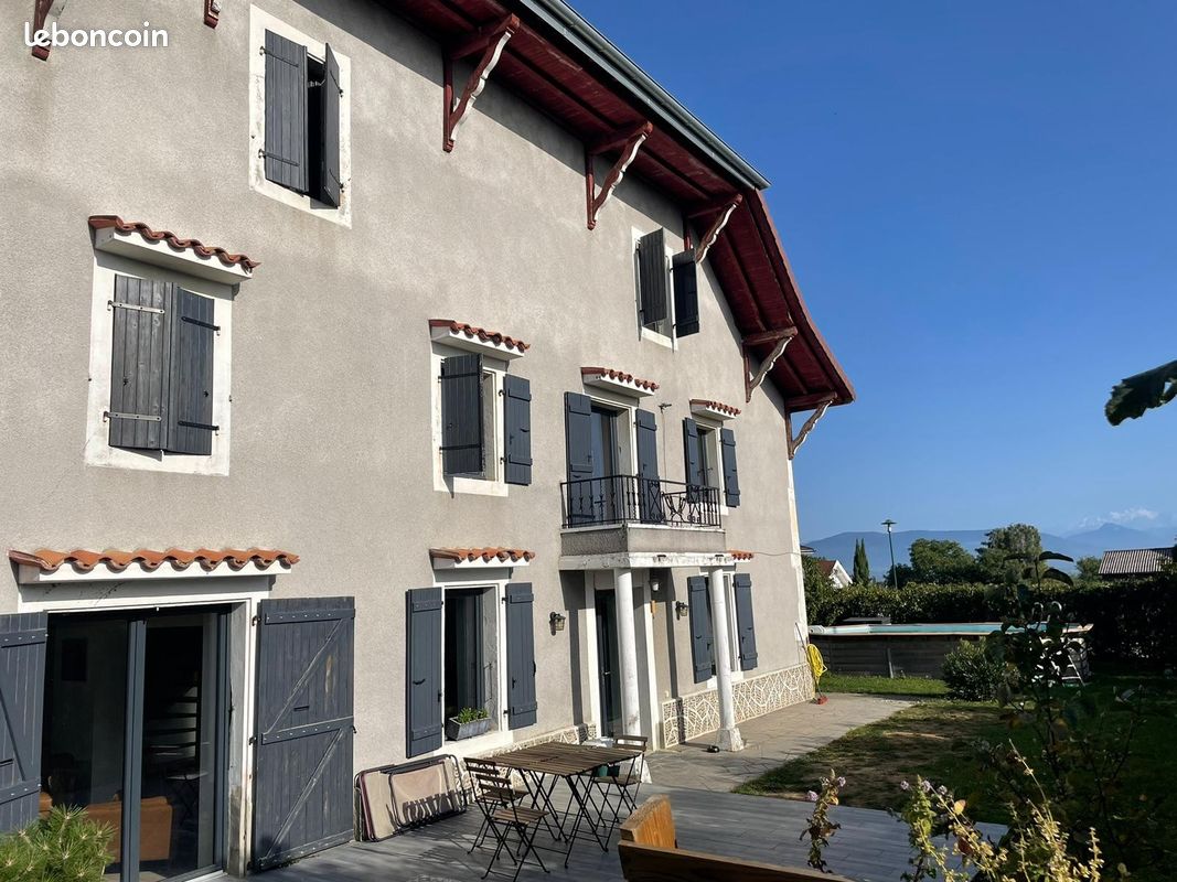 Maison 6 pièces 205 m² · à Cessy · 205 m² · 3 500 €/mois