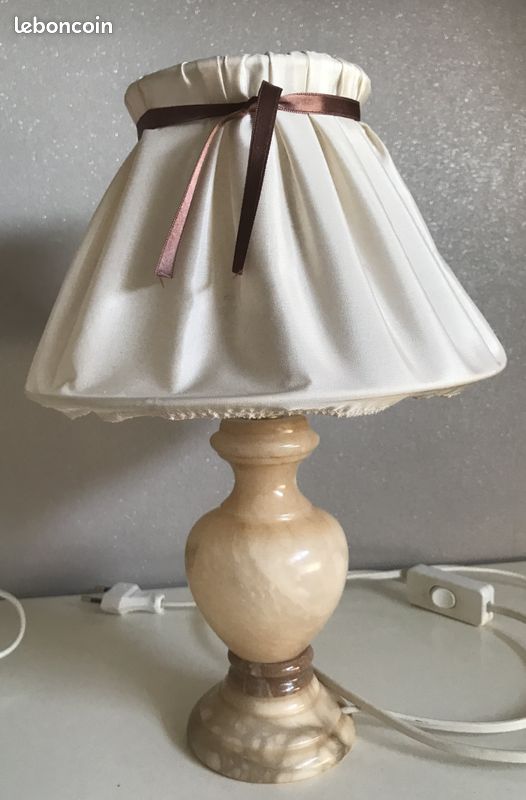 Lot de 2 lampes de chevet avec pieds en albâtre très bon état (image 3)