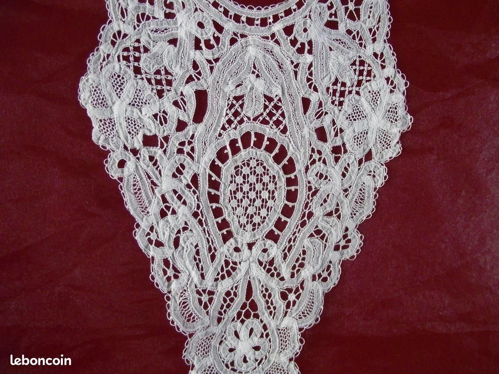 Jabot Vintage En Dentelle - Couleur Thé - Crochet - Neuf (tissus Anciens)