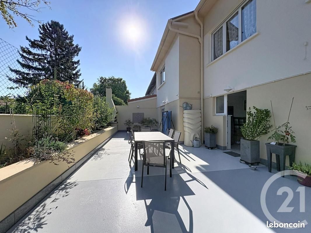 Maison 7 pièces 228 m² · à Thionville · 228 m² · 699 000 €