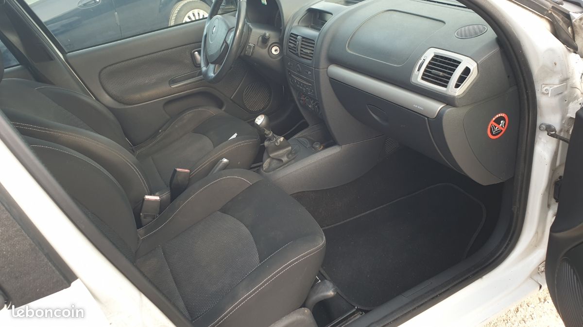 RENAULT CLIO CAMPUS 1.2 il 75 ch AUTHENTIQUE (image 9)
