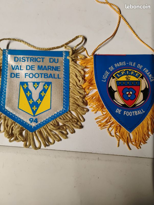 Fanion Vintage FFF District De L'Isère - Pennant Football Français Années 90/avant 2000