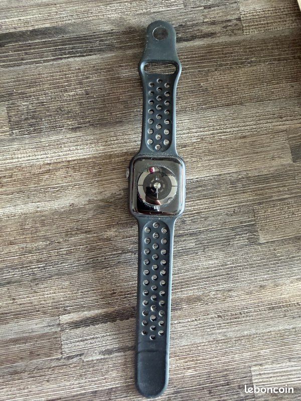 Apple Watch série 4 NIKE+ 44mm (image 2)