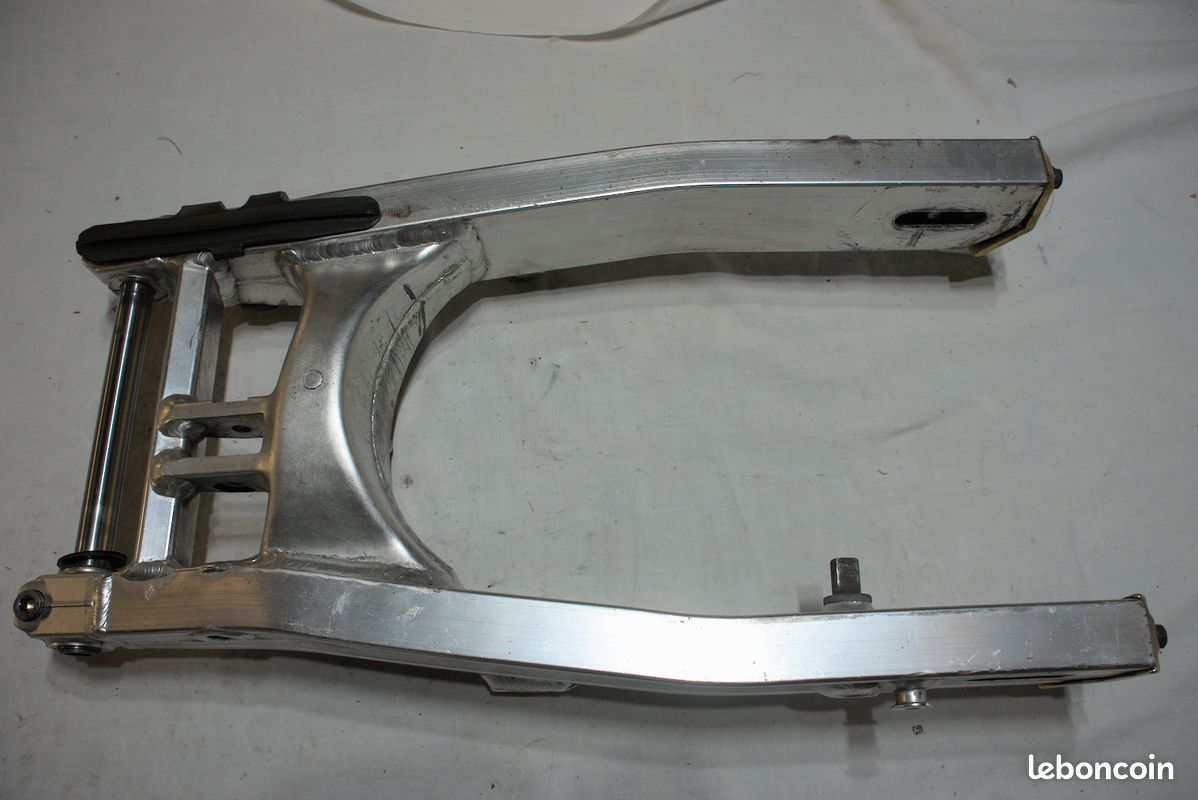 Ducati Monster M900 bras oscillant (image 2)