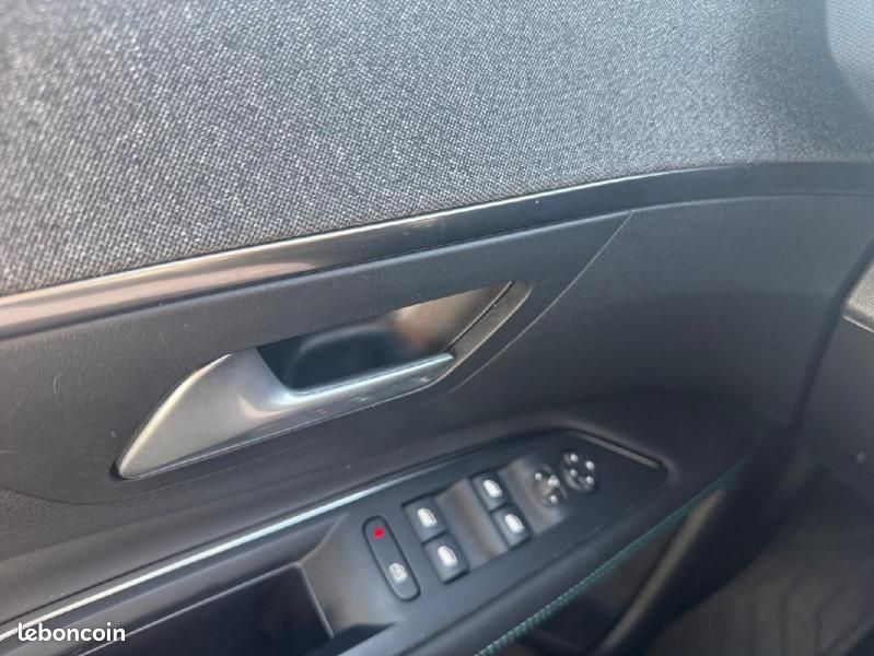 Peugeot 3008 1.5 BlueHDi 130ch S&S Allure Pack (image 14)