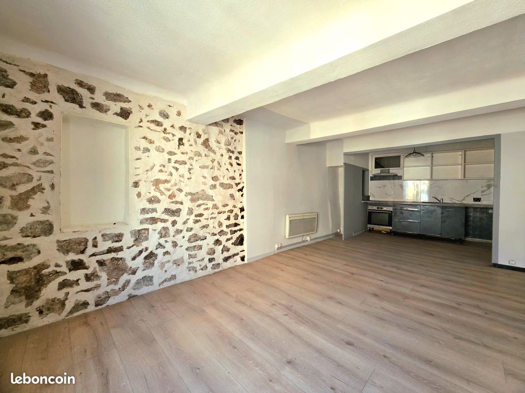 Appartement 4 pièces 100 m² · à Trans-en-Provence · 100 m² · 800 €/mois
