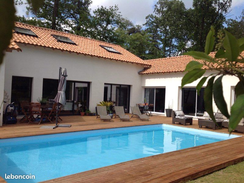 Maison 9 pièces 210 m² · à Basse-Goulaine · 210 m² · 2 700 €/mois