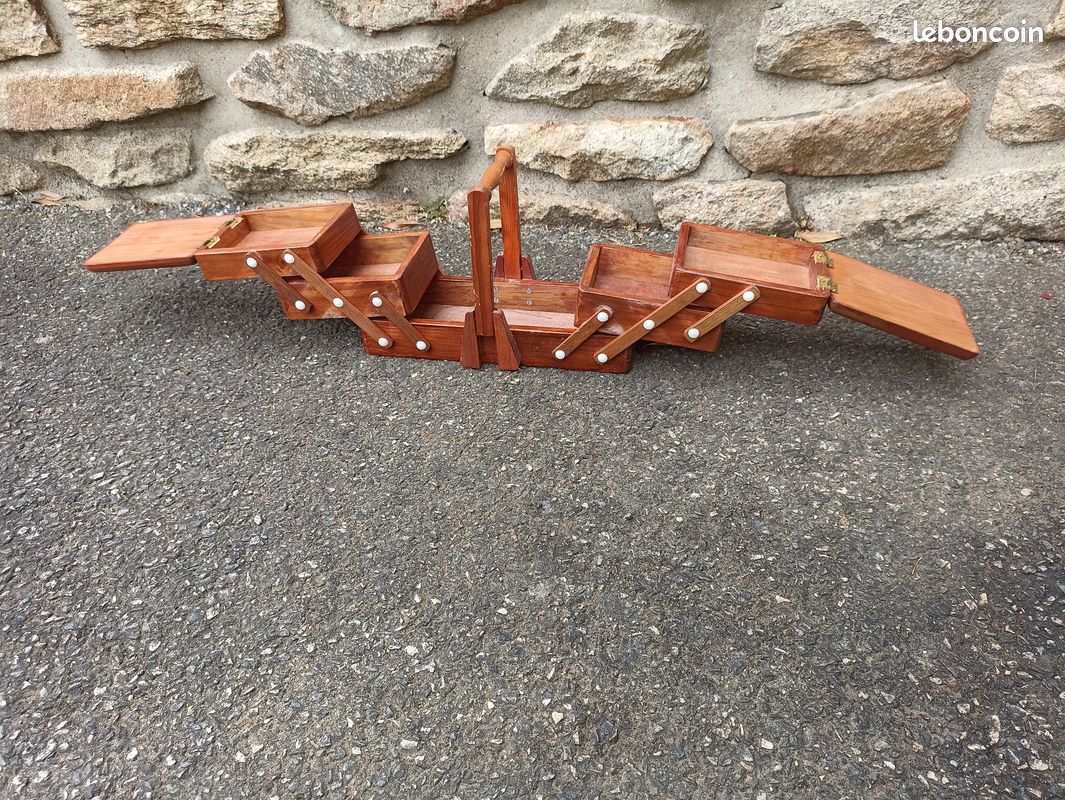 Une petite travailleuse en bois massif (image 4)