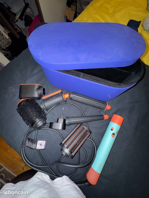 Dyson airwrap (image 1)