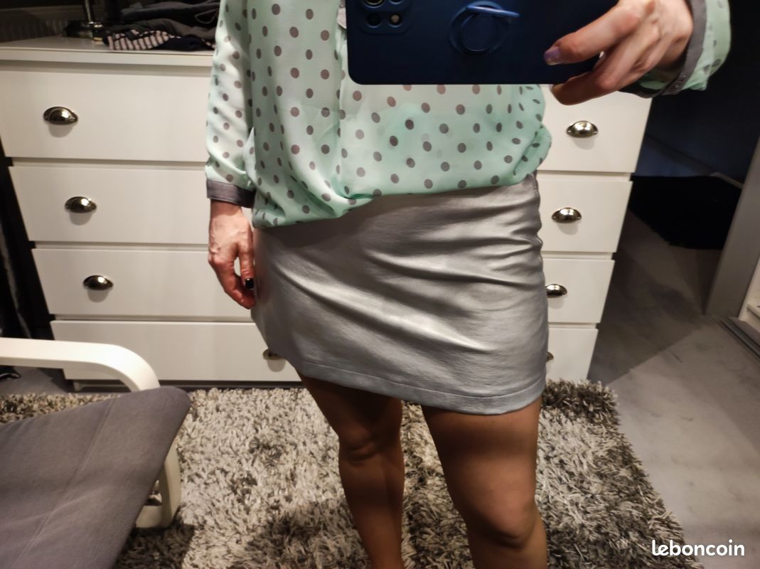 Jupe en simili cuir grise taille 38-40 (image 2)