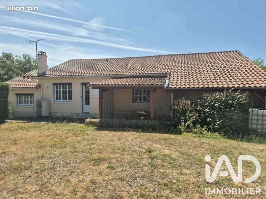Maison 5 pièces 121 m² · à Charroux · 121 m² · 131 000 €