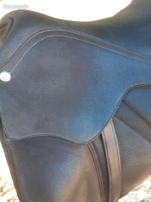 Selle De Dressage Wentworth Cuir Marron 17,5 Pouces – Fabriquée à Walsall – Neuve