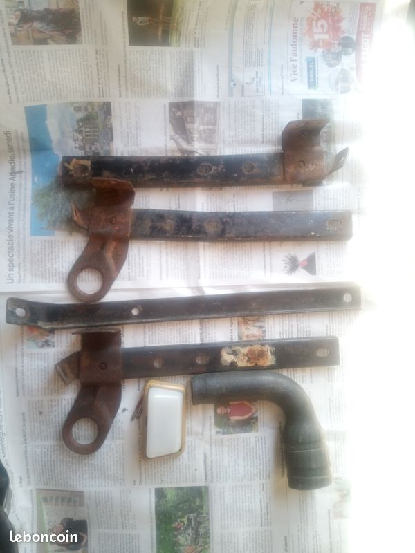 Ferrures pare choc Simca 1100, durite radiateur R4, 4L (image 1)
