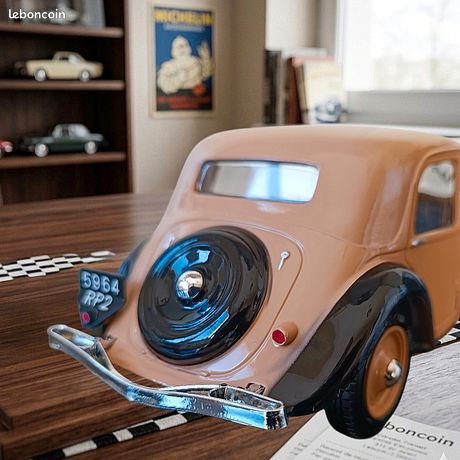 Voiture miniature 1/43 réédition DINKY TOYS atlas : SIMCA Versailles 24Z