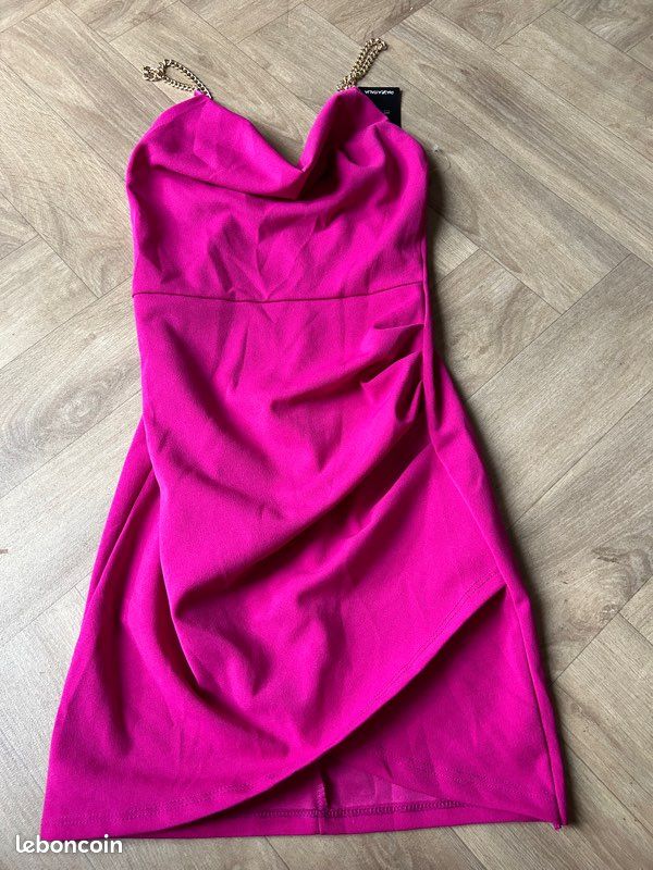 Robe satinée (image 1)