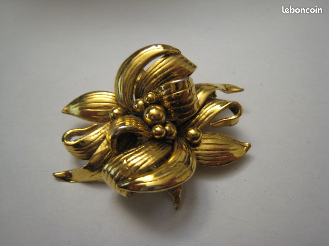 Broche Vintage Biche De Bere En Bronze - Bijou Ancien élégant Et Rare