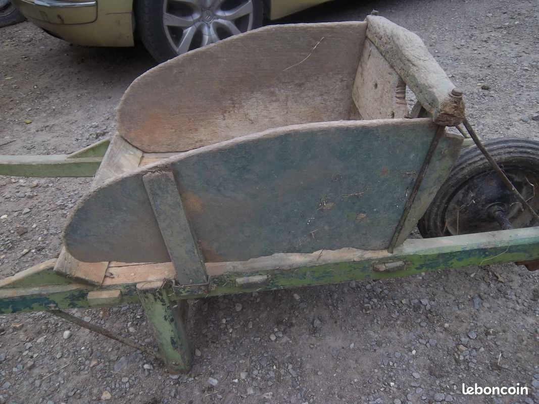 Brouette ancienne en bois (image 2)