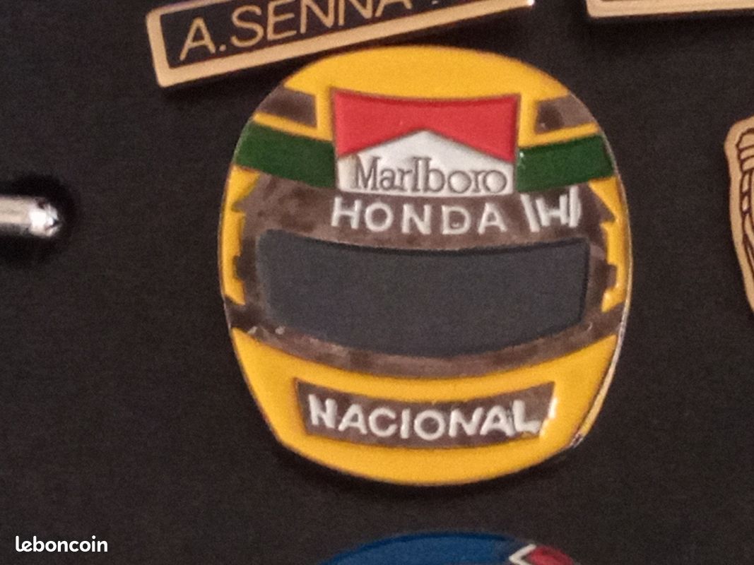 Pin's Pilote F1 En émail - Cadeau Fan De Sport Auto - Lewis Hamilton, Max Verstappen Et Autres