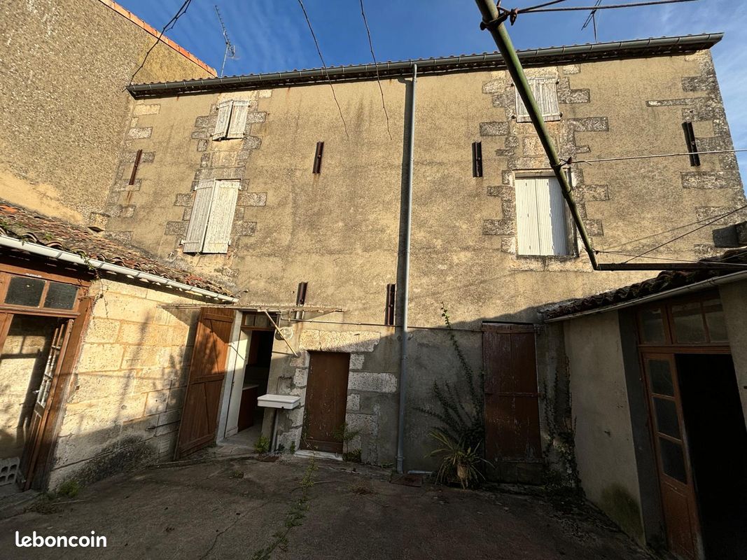 Maison 5 pièces 105 m² · à Gond-Pontouvre · 105 m² · 85 000 €