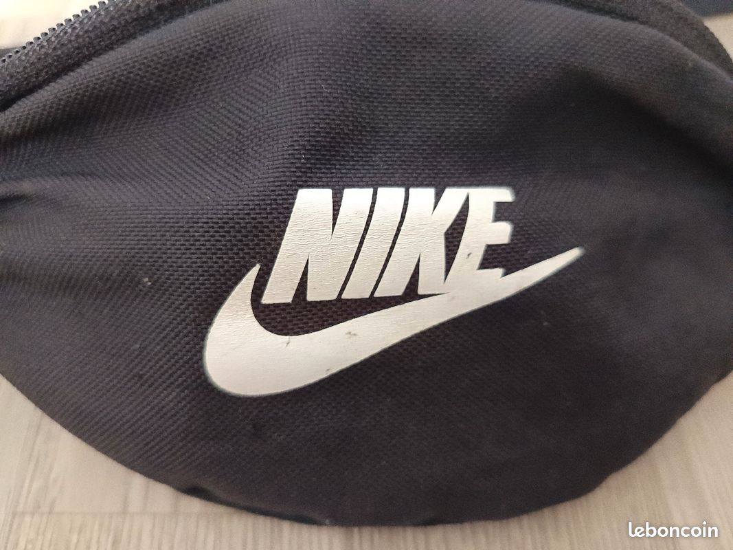 Sacoche Nike bon état (image 2)