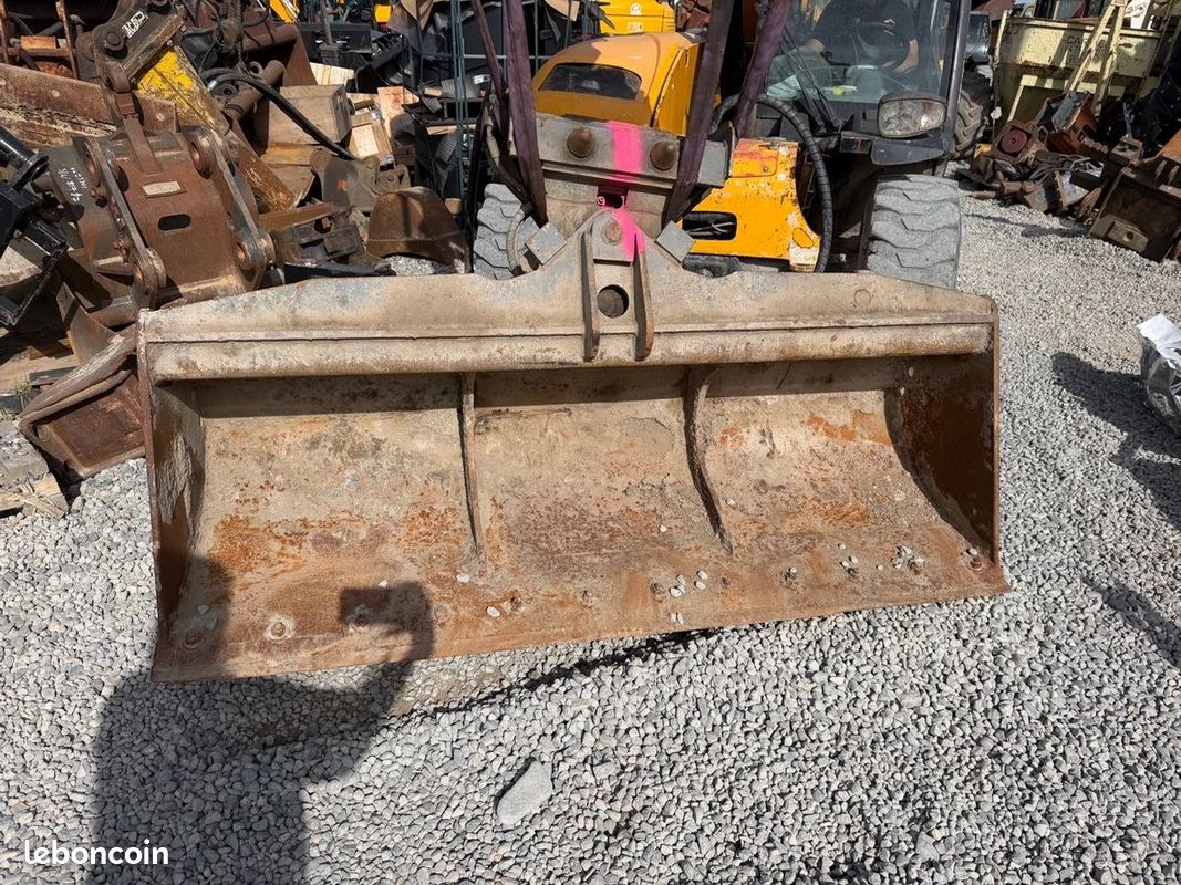 Godet inclinable Mecalac (image 1)