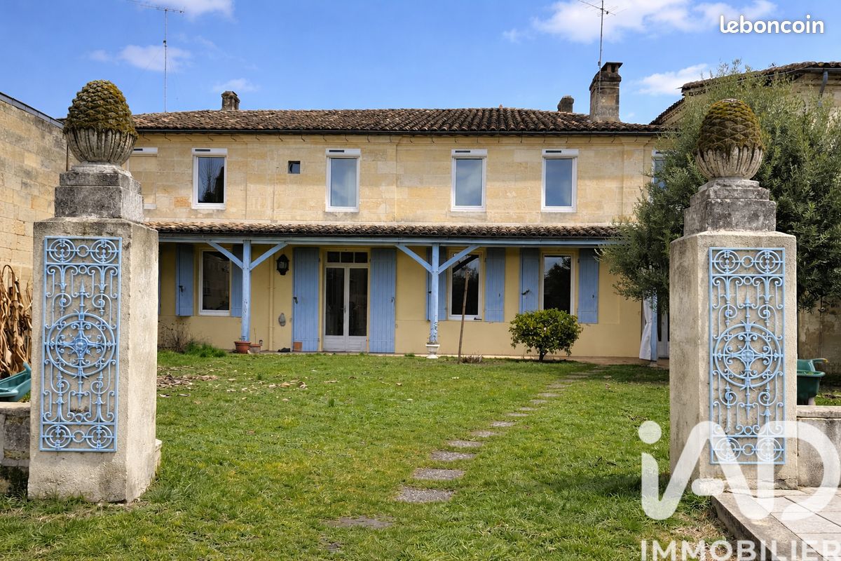 Maison 8 pièces 295 m² · à Saint-Médard-de-Guizières · 295 m² · 315 000 €