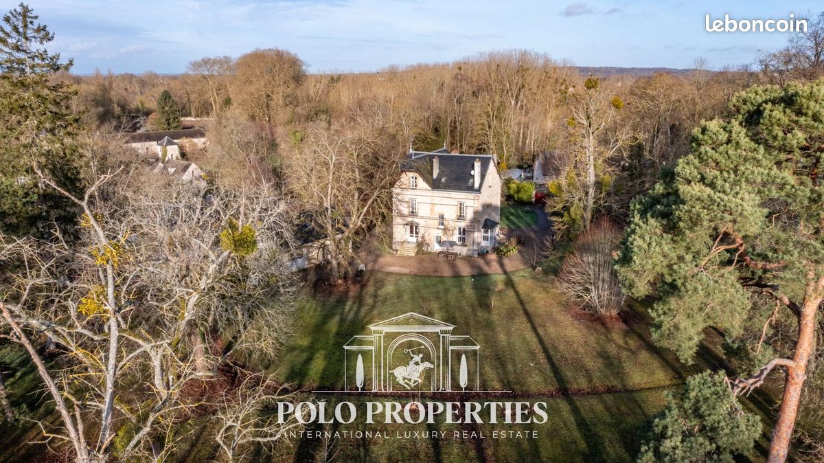 Maison 15 pièces 330 m² · à Chantilly · 330 m² · 1 690 000 €
