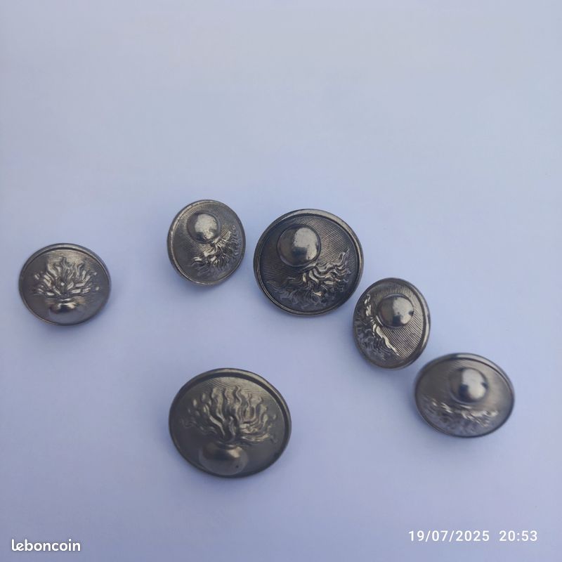 Boutons gendarmerie (image 1)