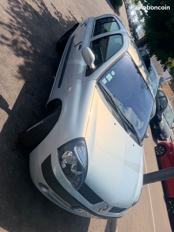 Renault clio 2003 (image 1)