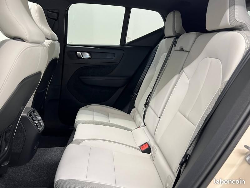 Volvo EX40 Single Extended Range 252ch Plus (image 7)
