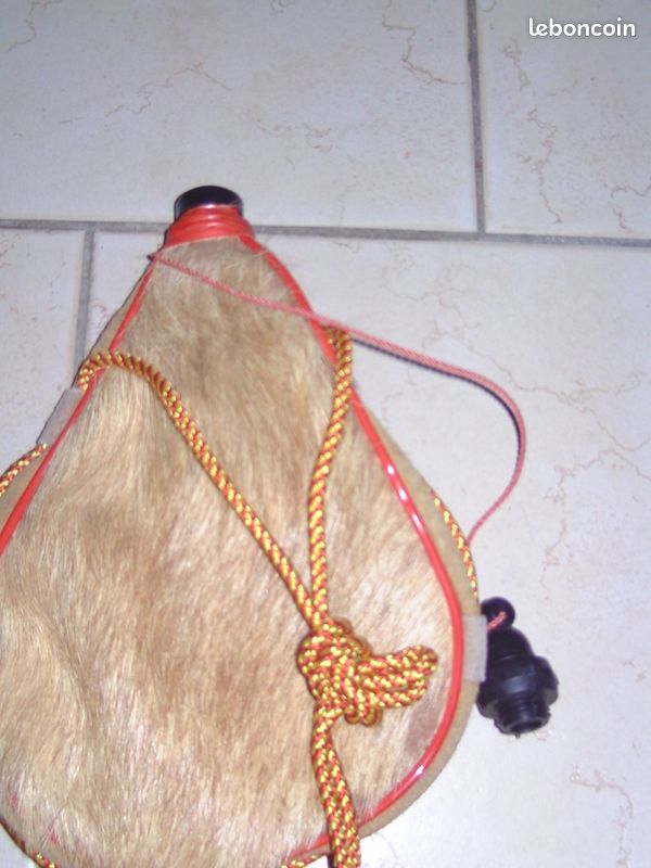 gourde basque en peau de bête achat gourde espagnole en peau de taureau