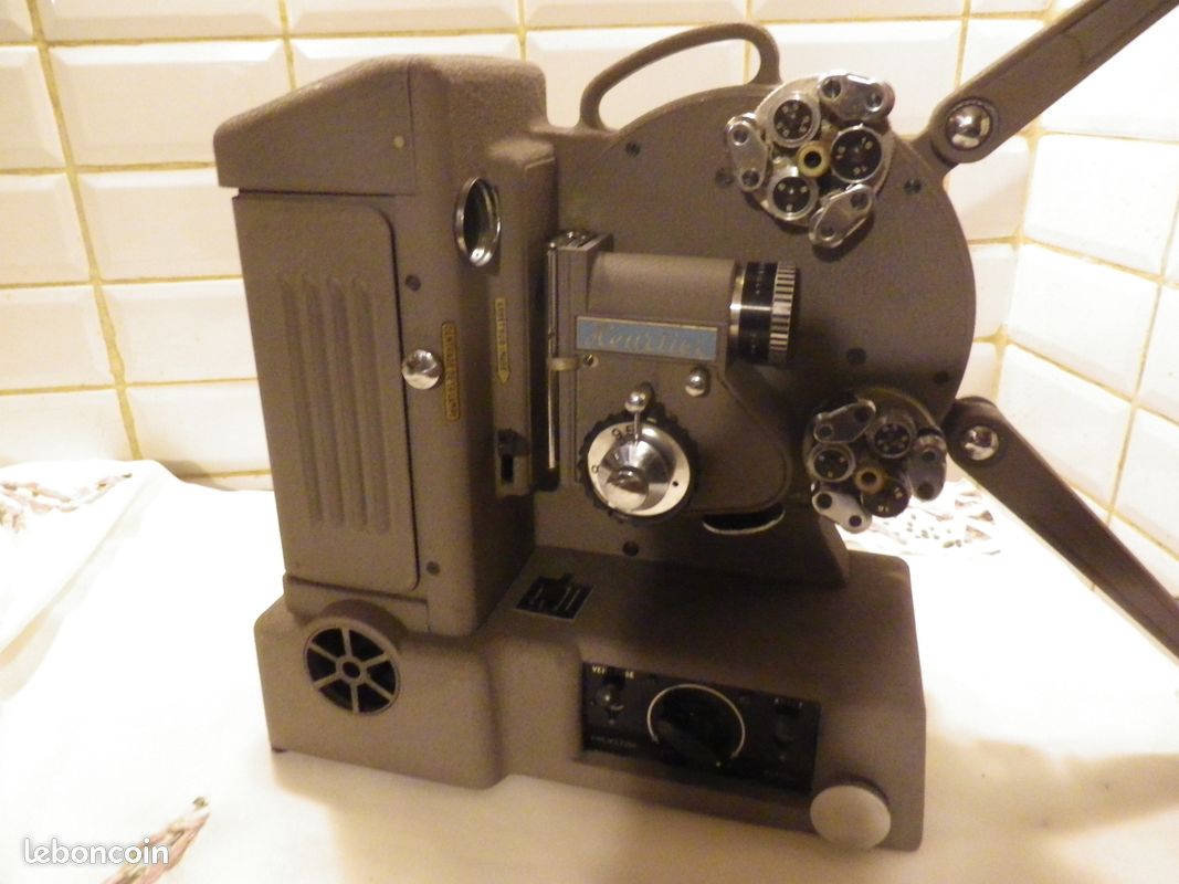 Antiquités Projecteur HEURTIER Monofilm 110 Volts avec sa valise d