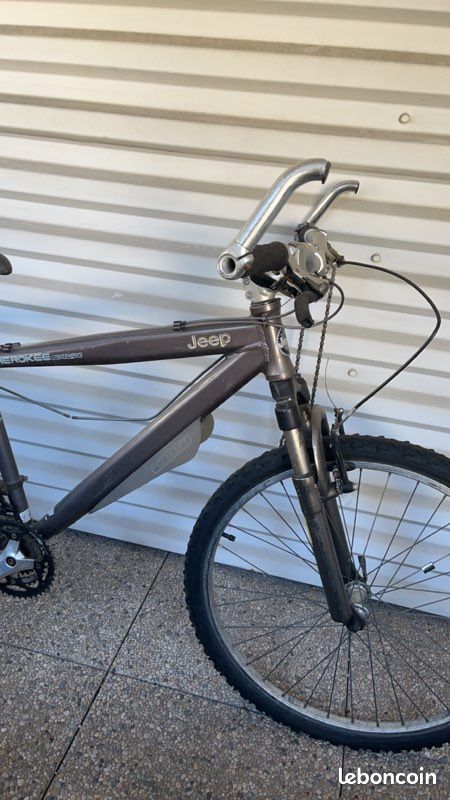 Vélo vtt jeep cherokee Vélos