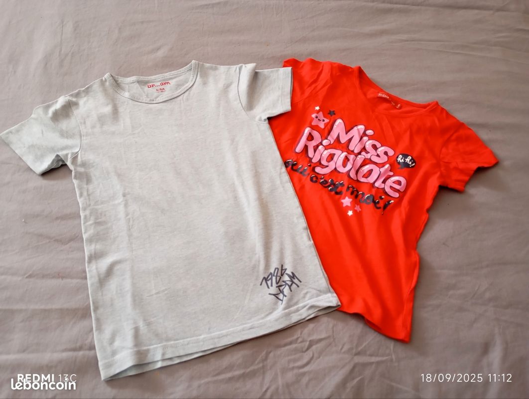 Lot de vêtements fille 6 ans (jupe, t-shirt manche longues et manches courtes, pyjama ...) (image 6)