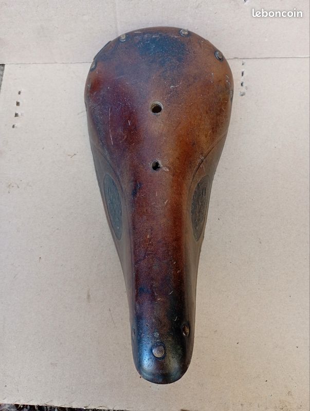 Selle De Vélo Ancienne En Cuir Marron - Marque Perache - Idéale Pour Déco Ou Restauration