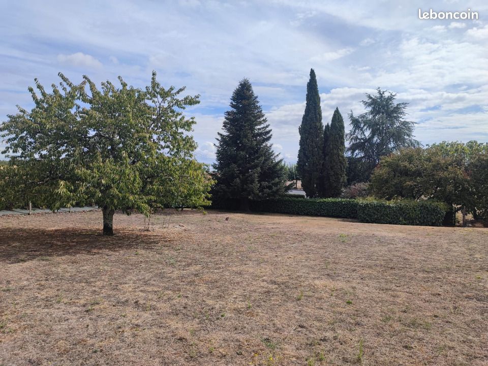 Terrain 912 m² · à Sauveterre-de-Guyenne · 57 000 €