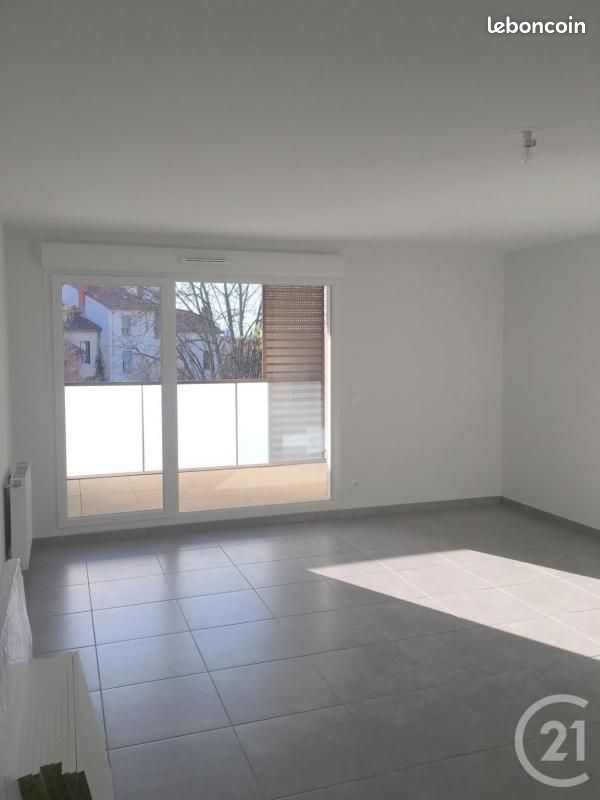 Appartement 4 pièces 79 m² · à Bron · 79 m² · 888 €/mois