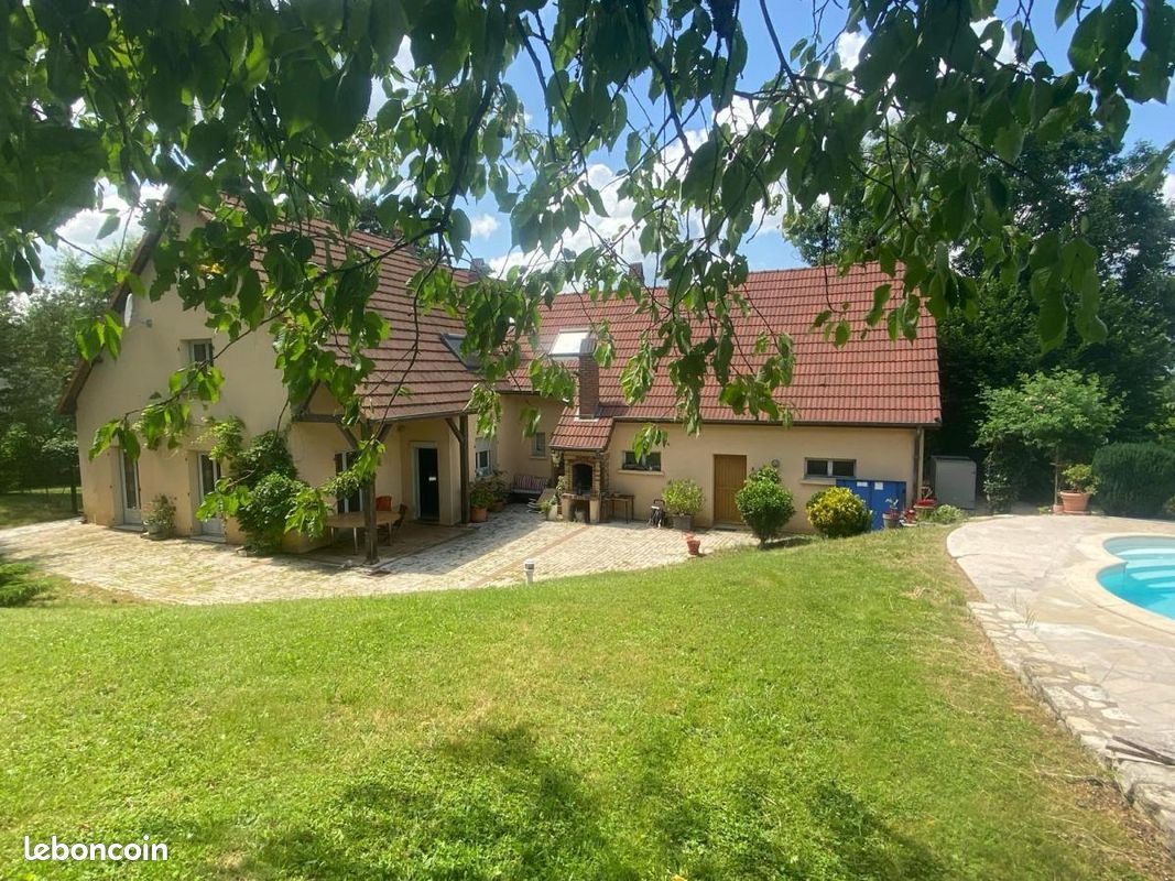 Maison 8 pièces 227 m² · à Gy · 227 m² · 380 000 €